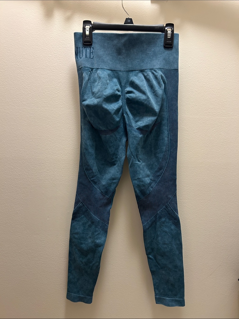 Woman’s Active Leggings - Picture 2 of 4